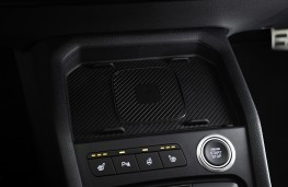 Kia Stonic, 2025, phone charging pad